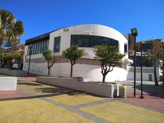 Edificio en venta en Benalmádena, Puerto Marina photo 0