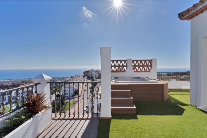 Aticos en venta en Mijas, Sitio de Calahonda photo 0