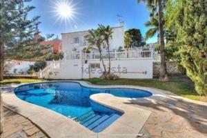 Chalet en venta en Benalmádena, Avda. De las Palmeras photo 0