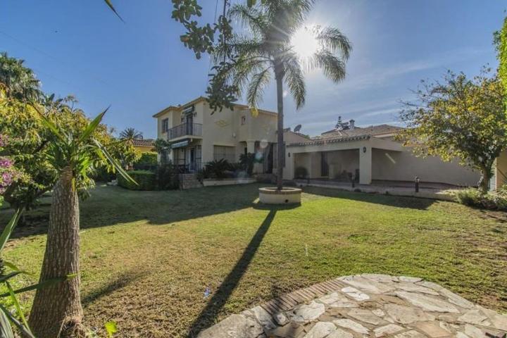 Chalet en venta en Marbella, Marbella Centro photo 0