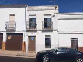 Adosada en venta en Azuaga, Extremadura photo 0