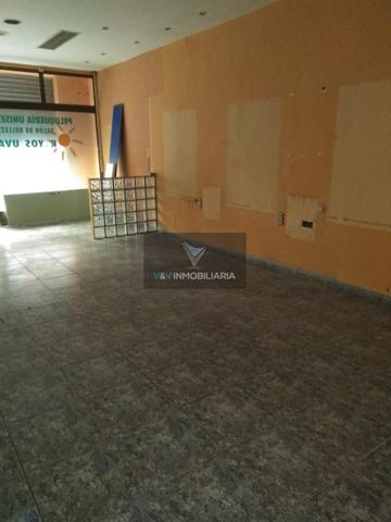 Local comercial en venta en Manises photo 0