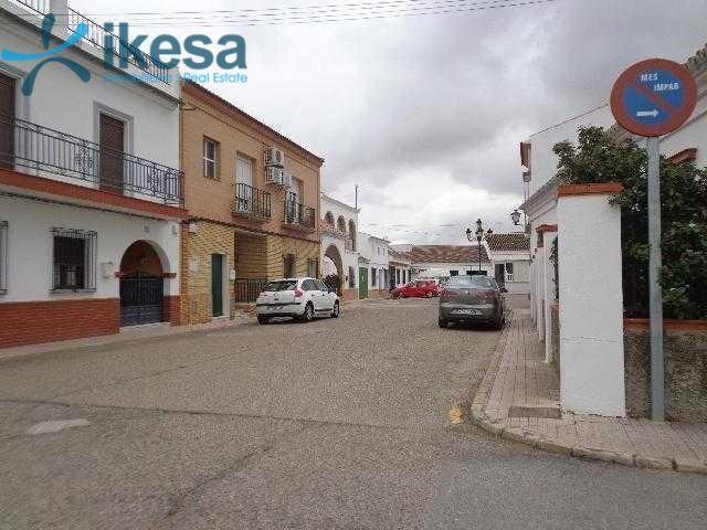 Adosada en venta en Hinojos, Andalucia photo 0