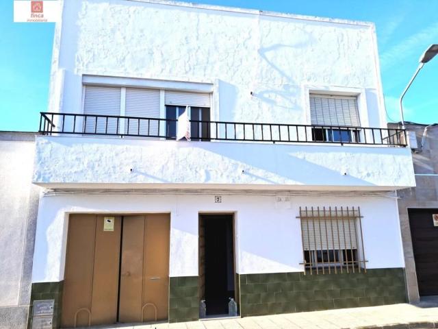 Casa en venta en Montijo, Ronda de valle photo 0