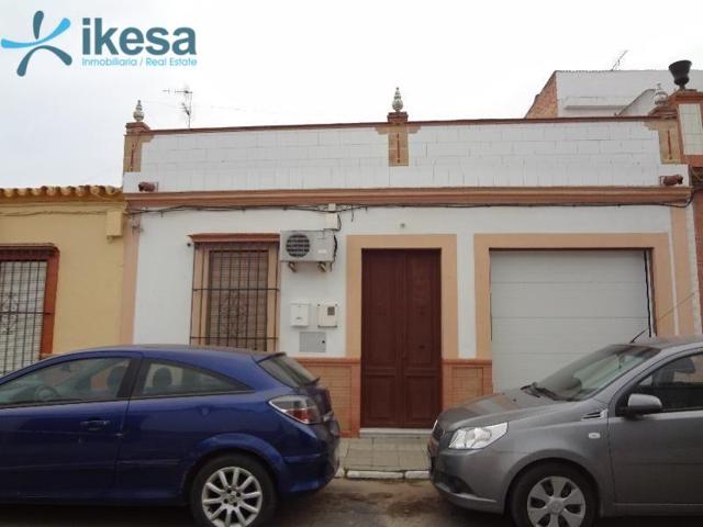 Adosada en venta en La Palma del Condado, Andalucia photo 0
