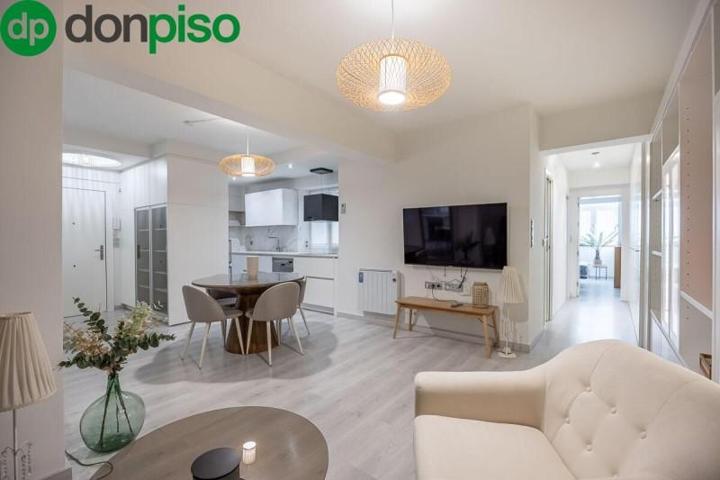 Piso en venta en Granada, Alhamar photo 0