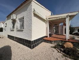 Chalet en venta en Orihuela Costa, Los Almendros-La Florida photo 0