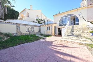 Adosada en venta en Orihuela photo 0