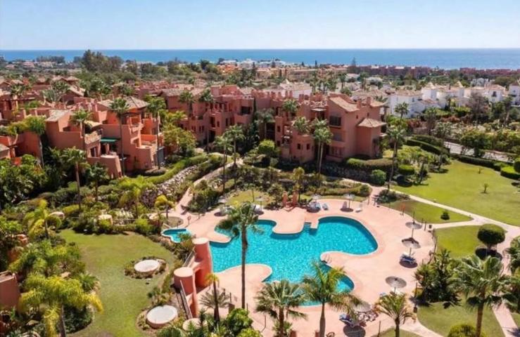 Piso en venta en Estepona photo 0