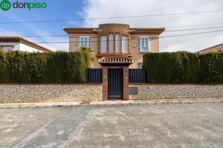 Chalet en venta en Cúllar Vega, El ventorrillo 1 photo 0