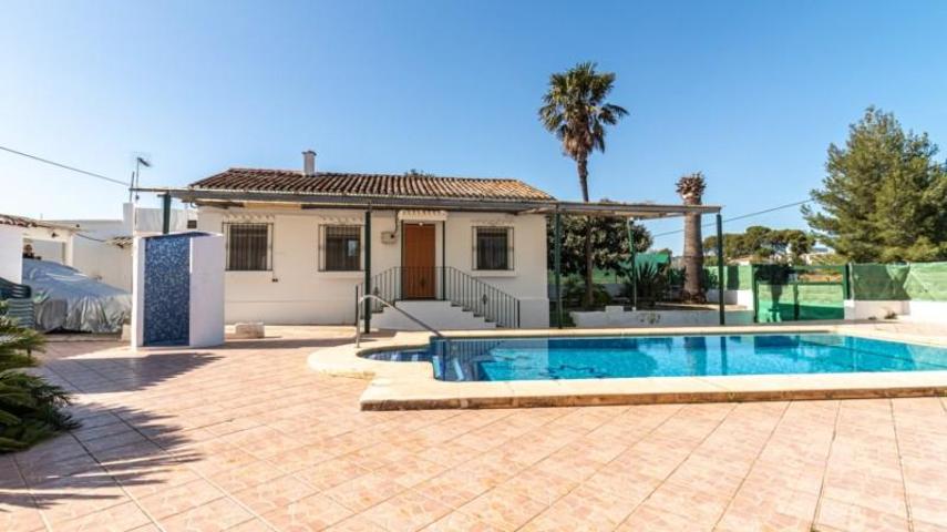Chalet en venta en Denia photo 0