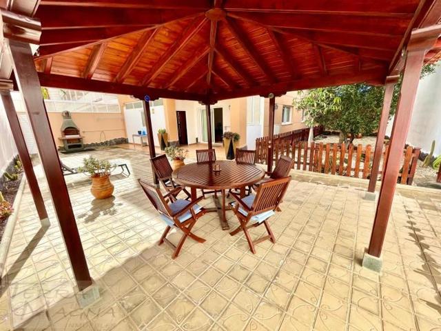 Apartamento en venta en Adeje photo 0