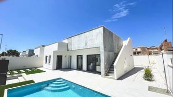 Chalet en venta en Pilar de la Horadada, Pinar de Campoverde photo 0