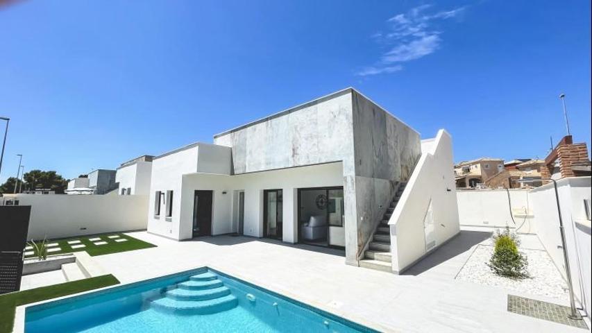 Chalet en venta en Pilar de la Horadada, Pinar de Campoverde photo 0