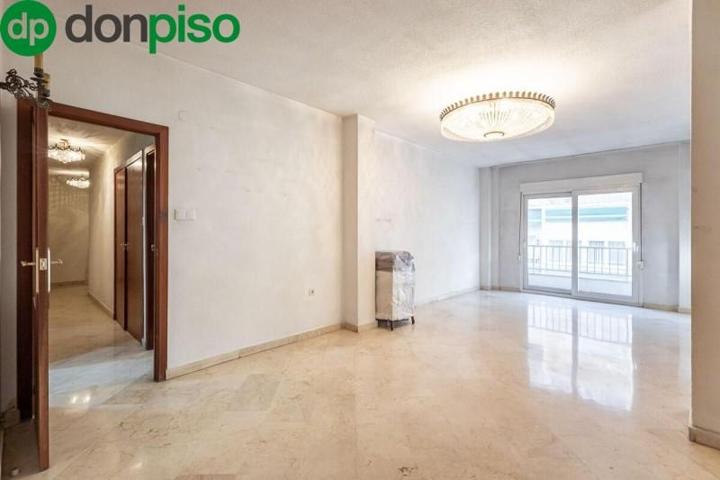 Piso en venta en Granada, Arabial photo 0