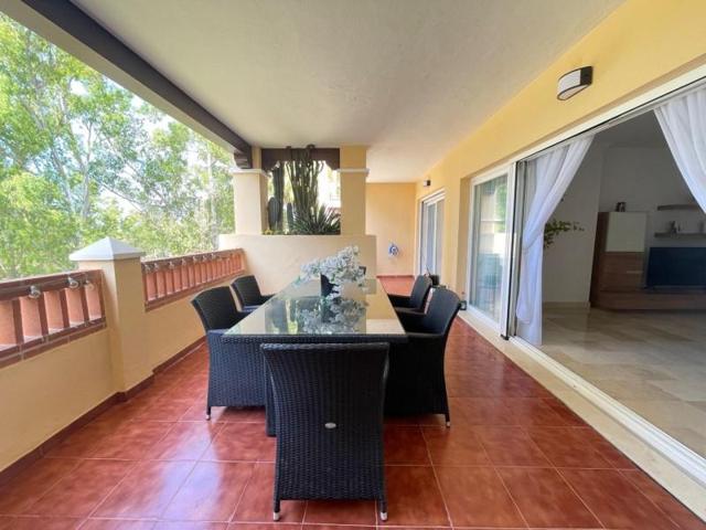Apartamento en venta en Estepona, Atalaya Golf photo 0