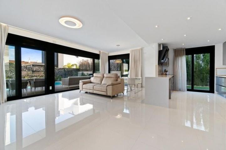 Chalet en venta en Orihuela Costa, Campoamor photo 0