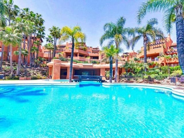 Apartamento en venta en Marbella, Nueva Andalucia - La Alzambra Hill Club photo 0