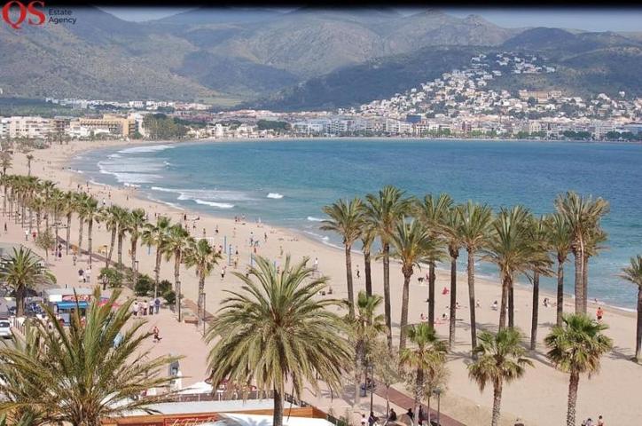 Edificio en venta en Empuriabrava, Costa Brava photo 0