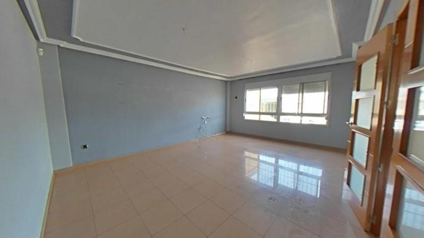 Adosada en venta en Pinoso, Comunidad valenciana photo 0
