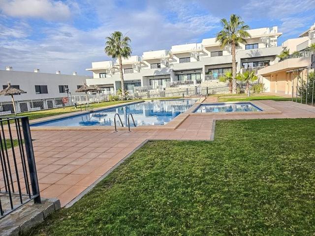 Adosada en venta en Monforte del Cid photo 0