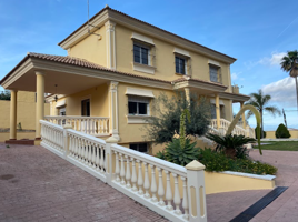 Chalet en venta en Alhaurín de la Torre photo 0