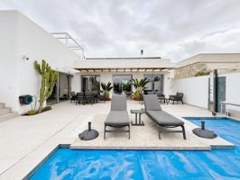 Chalet en venta en Los Montesinos photo 0