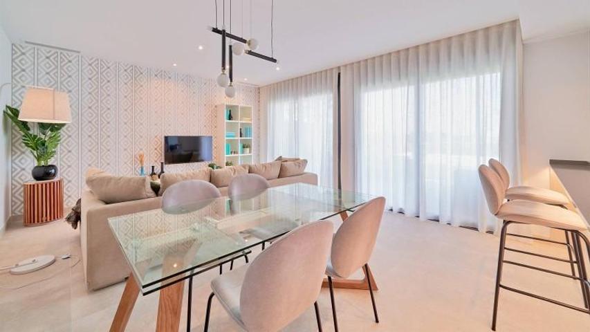 Apartamento en venta en Estepona, Atalaya photo 0