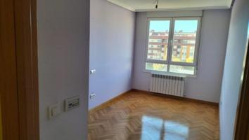 Piso en venta en Palencia, Sector 8 photo 0