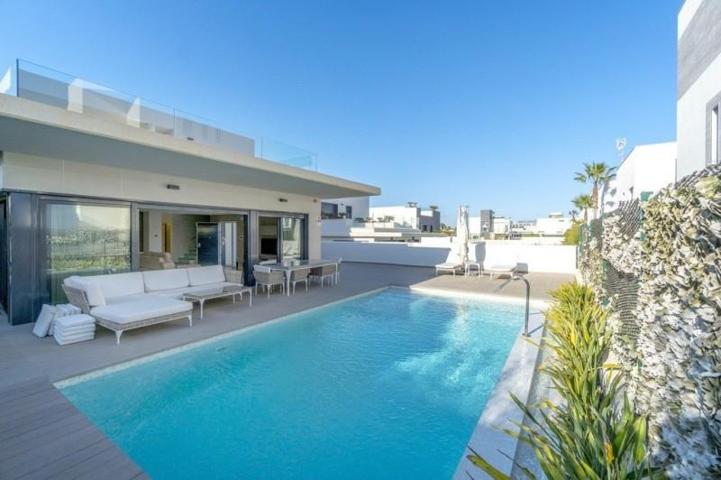 Chalet en venta en Orihuela Costa, Orihuela Costa photo 0