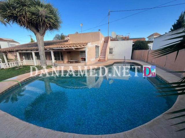 Chalet en venta en Denia, Las Marinas photo 0