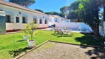 Chalet en venta en Chiclana de la Frontera, Pago Melilla photo 0