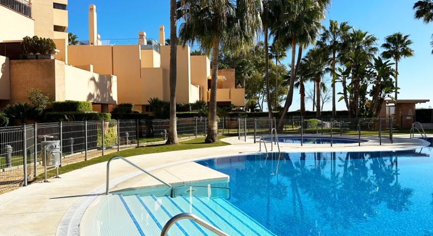 Apartamento en venta en Estepona, Bahia de la Plata photo 0