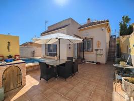 Chalet en venta en Torrevieja, Las calas photo 0