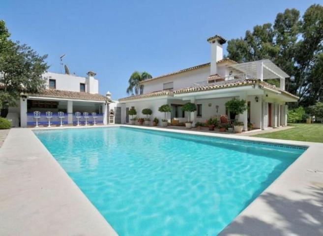 Chalet en venta en Estepona, Estepona East - Costalita photo 0