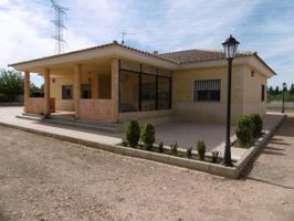 Chalet en venta en Yecla photo 0