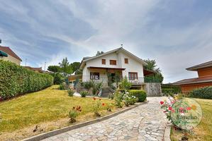 Chalet en venta en Laguna de Duero photo 0