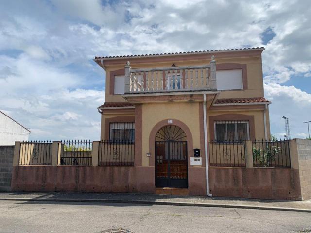 Chalet en venta en Malpartida de Plasencia photo 0