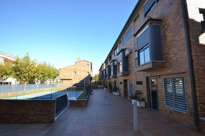 Chalet en venta en Plasencia, Calle Cueva de Castañar, 10600 photo 0