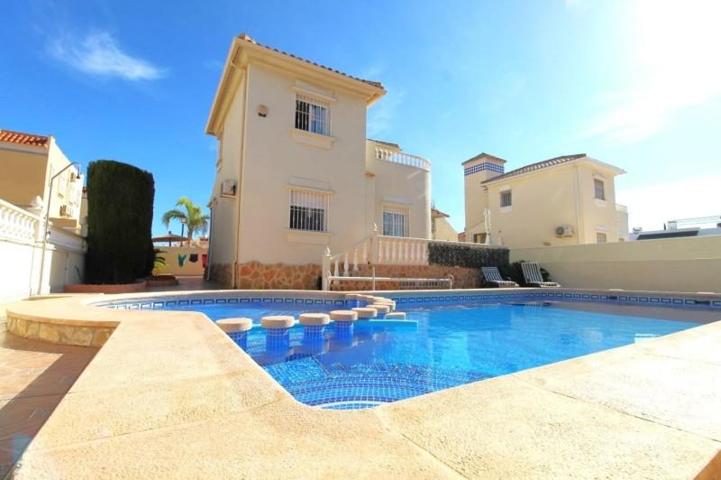 Chalet en venta en Orihuela Costa photo 0
