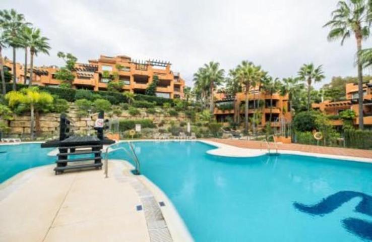 Apartamento en venta en Marbella, Nueva Andalucia - Alminar de Marbella photo 0