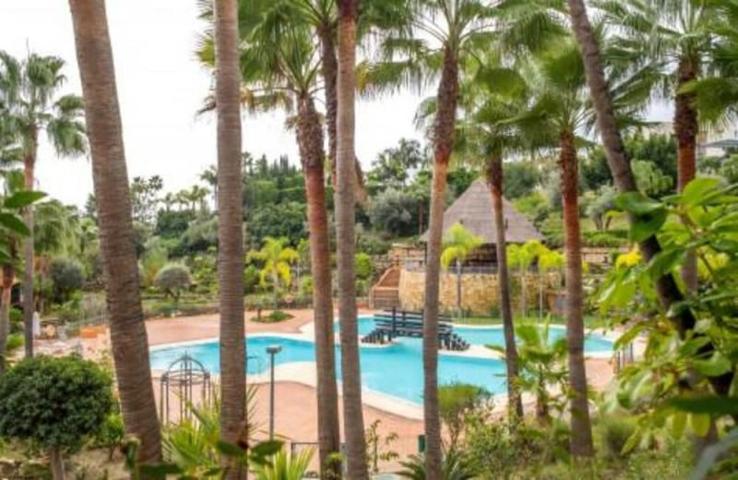 Apartamento en venta en Marbella, Nueva Andalucia - Alminar de Marbella photo 0