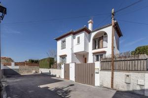 Chalet en venta en Ogíjares, Ogíjares photo 0