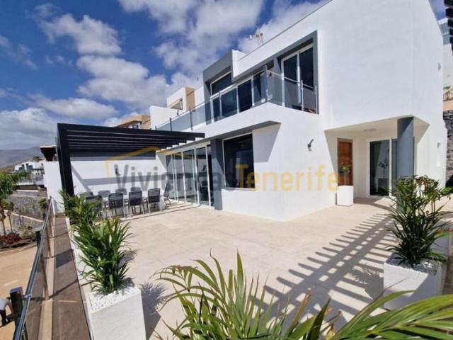 Chalet en venta en Adeje photo 0