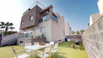 Chalet en venta en Torrevieja, Aguas Nuevas photo 0