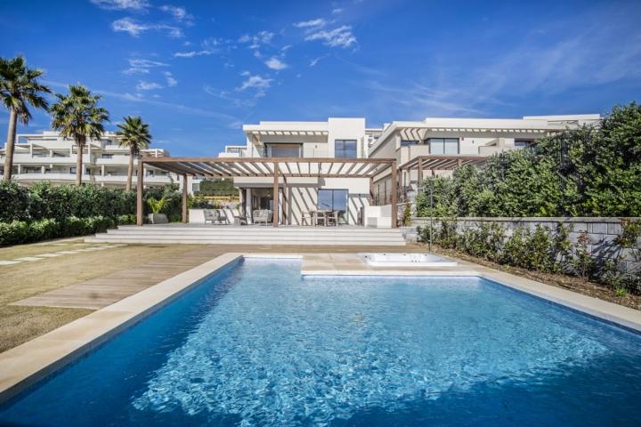Casa en venta en Estepona photo 0