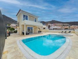 Chalet en venta en Adeje, El Madroñal photo 0