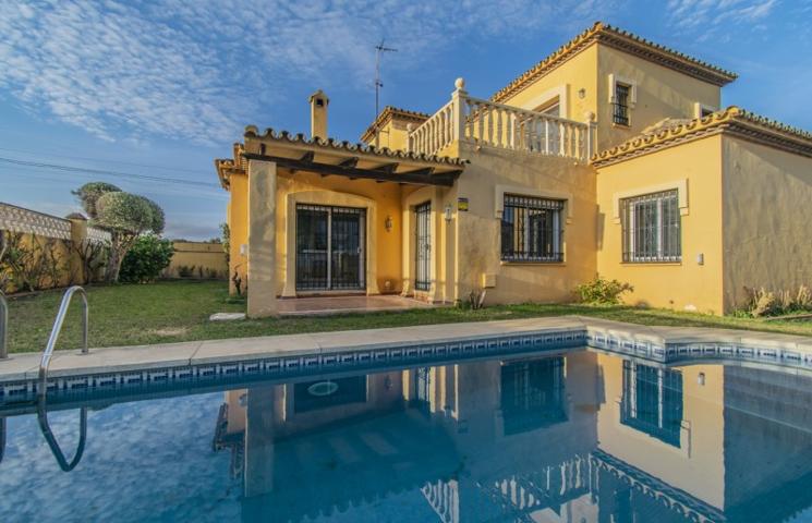 Casa en venta en Marbella photo 0