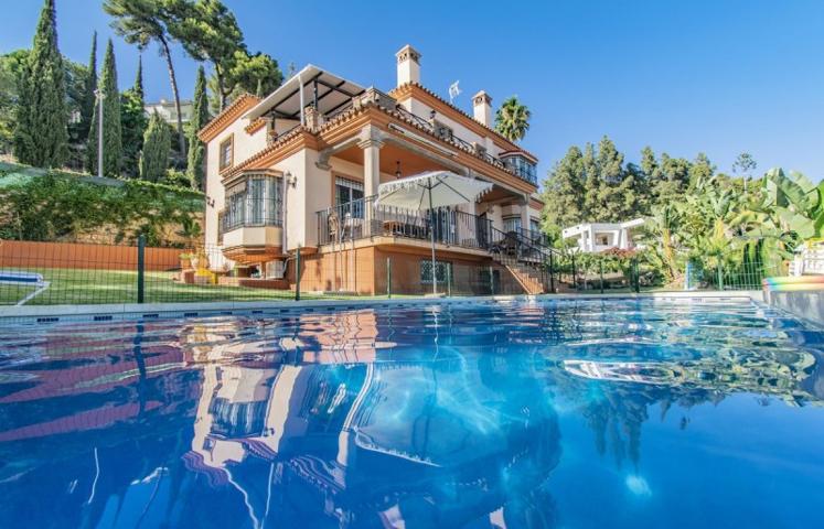 Casa en venta en Marbella photo 0
