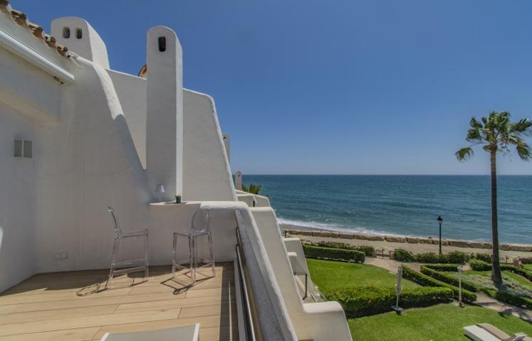 Adosada en venta en Marbella photo 0